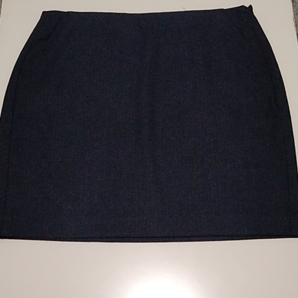 Banana Republic wool skirt with pocktes
